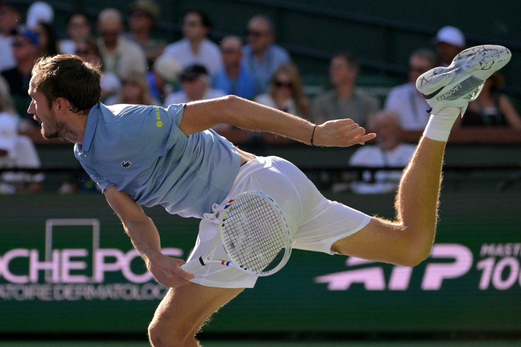 Медведев преко Алкараза до финала Индијан Велса