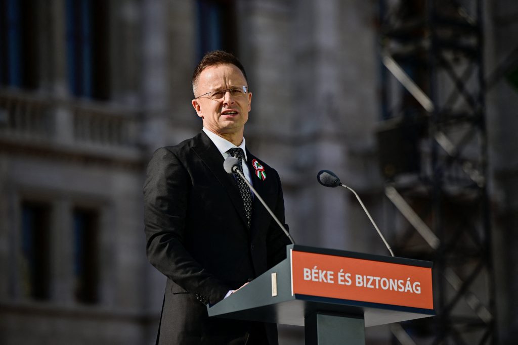 Сијарто: Прислушкивање телефона скандалозно мешање у изборе