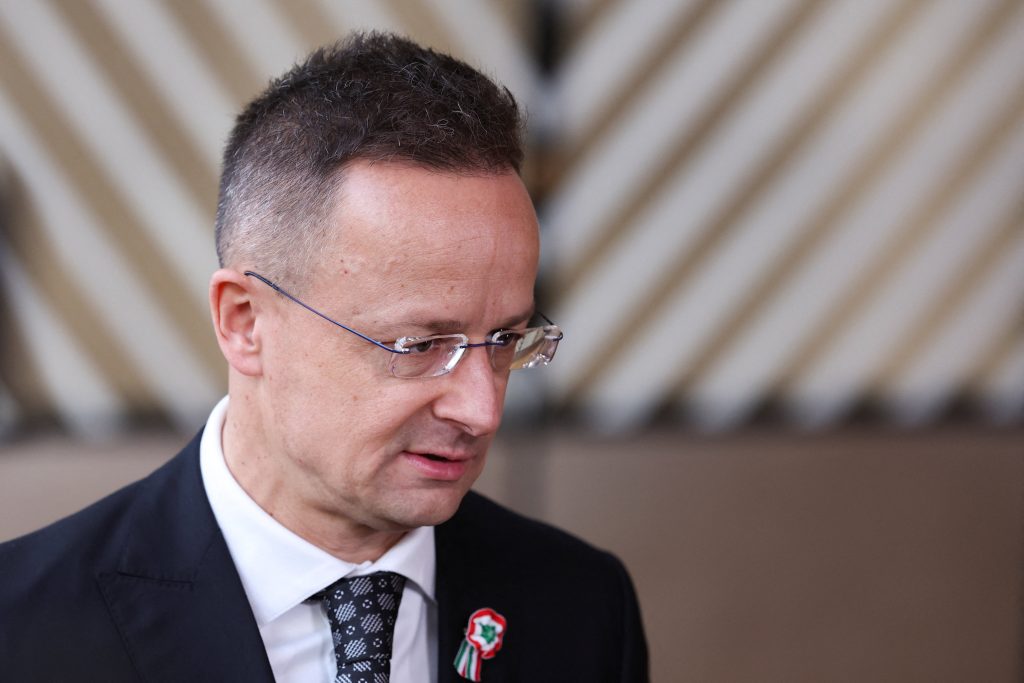 Сијарто позвао Европу да укине забрану испорука руске нафте