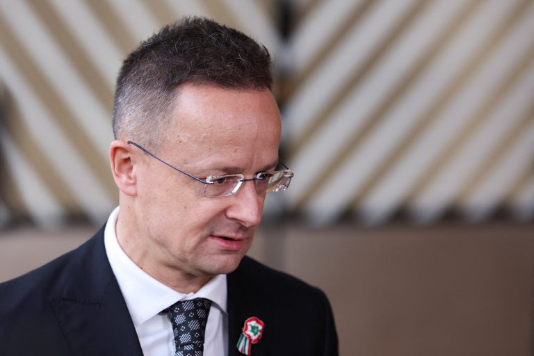 Сијарто позвао Европу да укине забрану испорука руске нафте