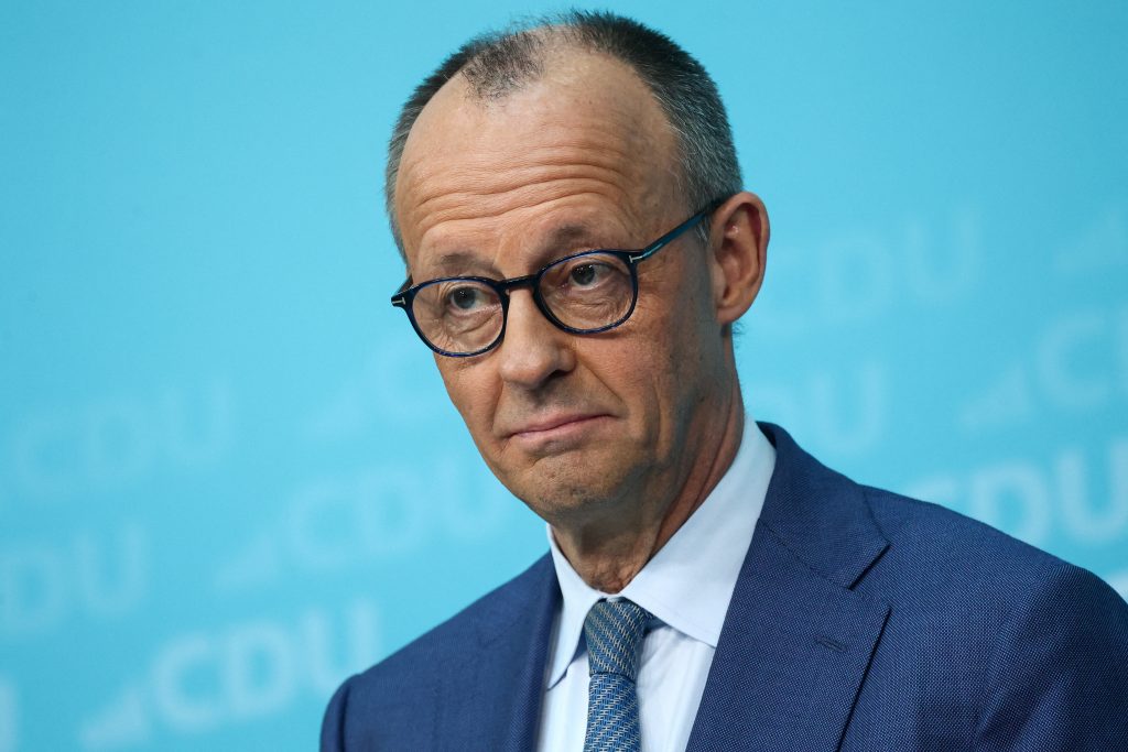 Подршка влади Мерца пала на рекордно низак ниво