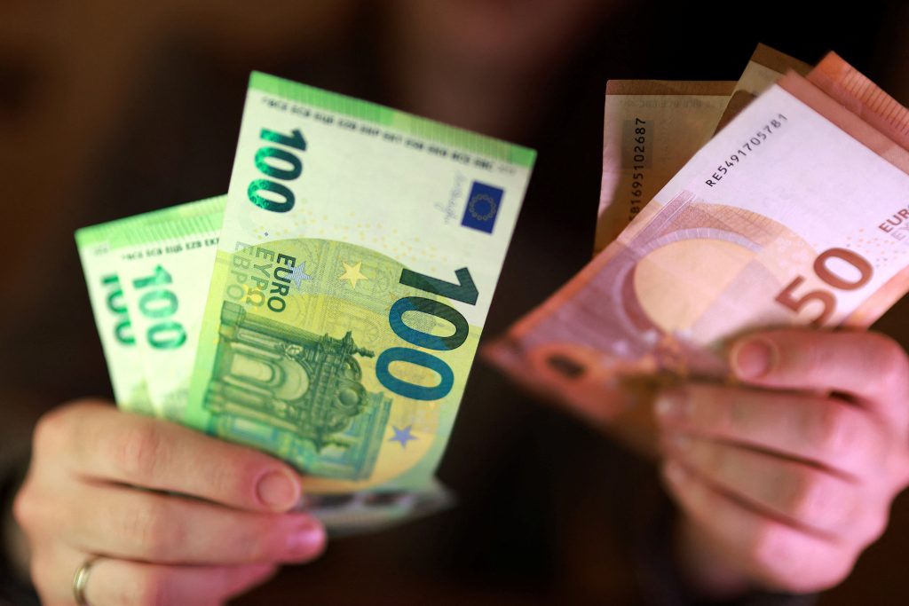 Мађари желе да уведу евро: Услови до 2030. године?