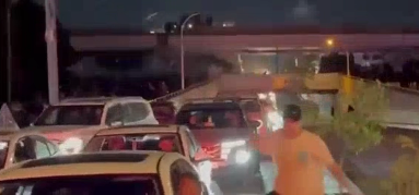 Народ јуриша на америчку амбасаду