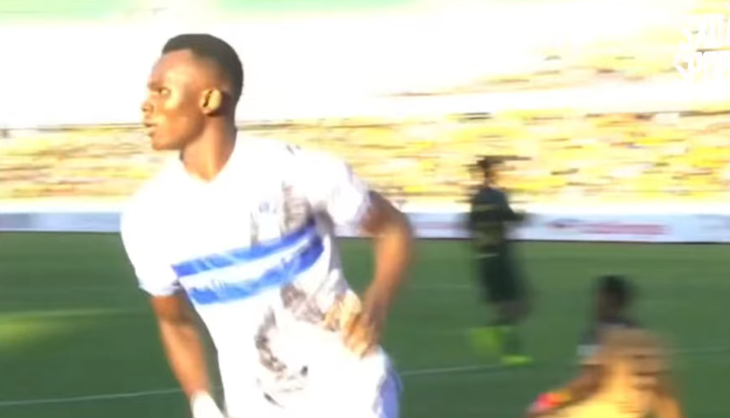 Звезда спремила милионе за страно крило?