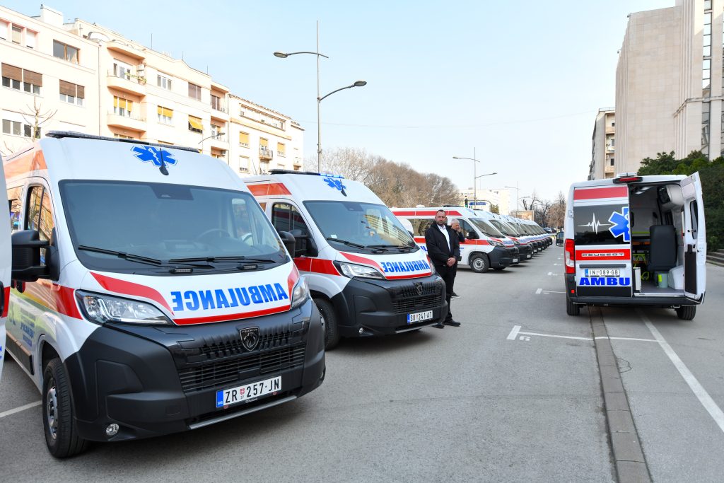 Санитетска возила за 22 здравствене установе у Војводини