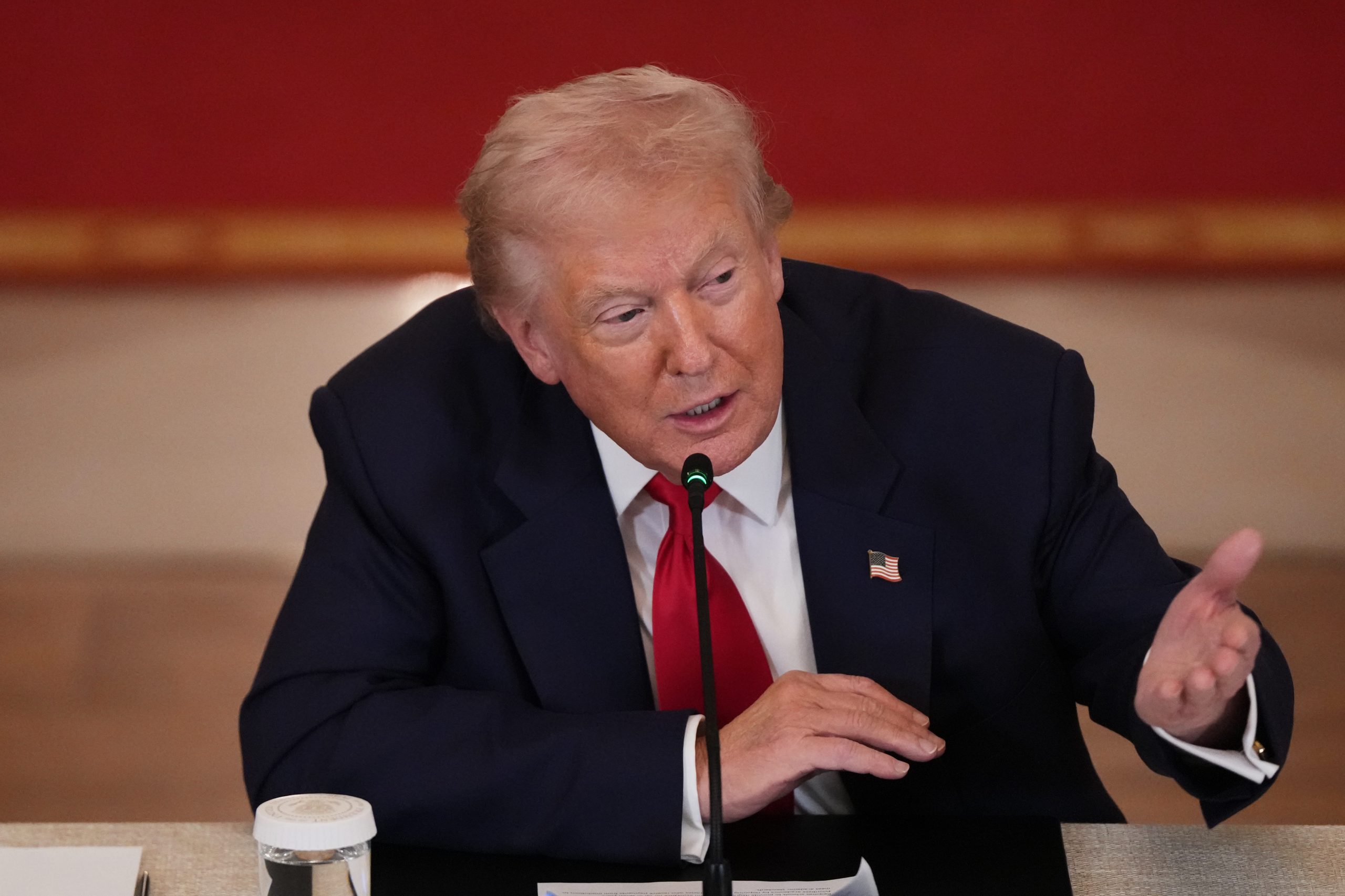 Трамп новинару: Какво је то глупо питање? (ВИДЕО)