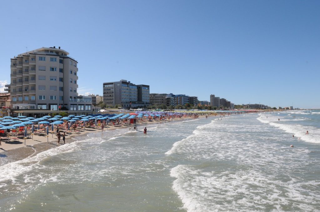 Пезаро од 1. априла уводи забрану пушења на плажама