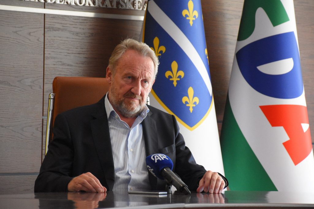 Изетбеговић тврди да ће доћи до нових уступака Додику