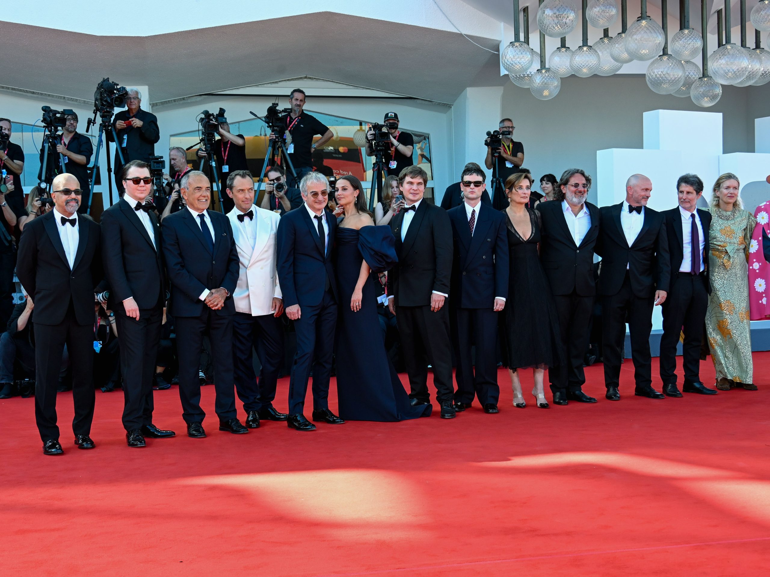 Само је интерес вечан