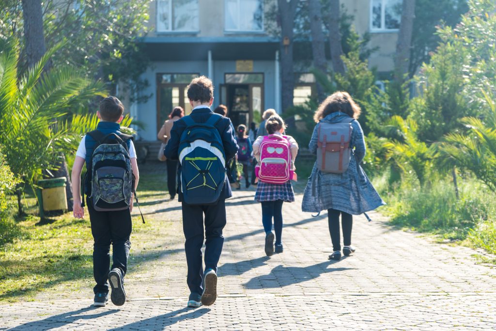 Стартују при­ја­ве за ђач­ку по­моћ од 20.000 динара