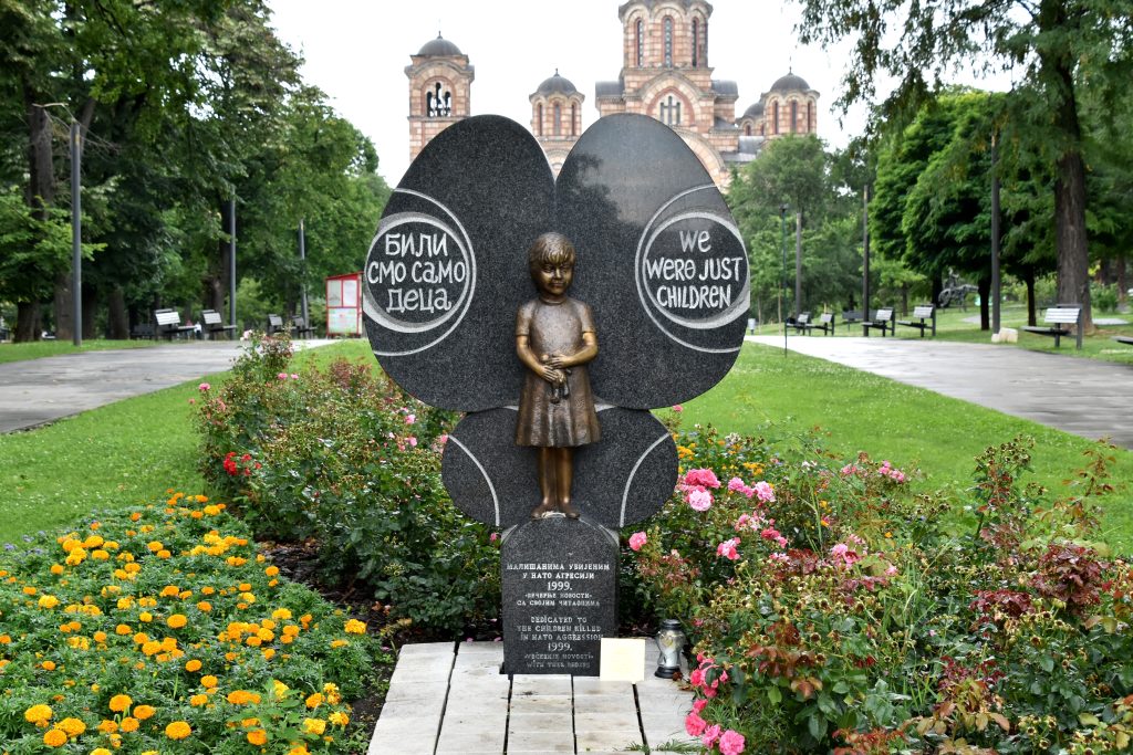 Фројнд: Време да се Америка званично извини Србији за жртве