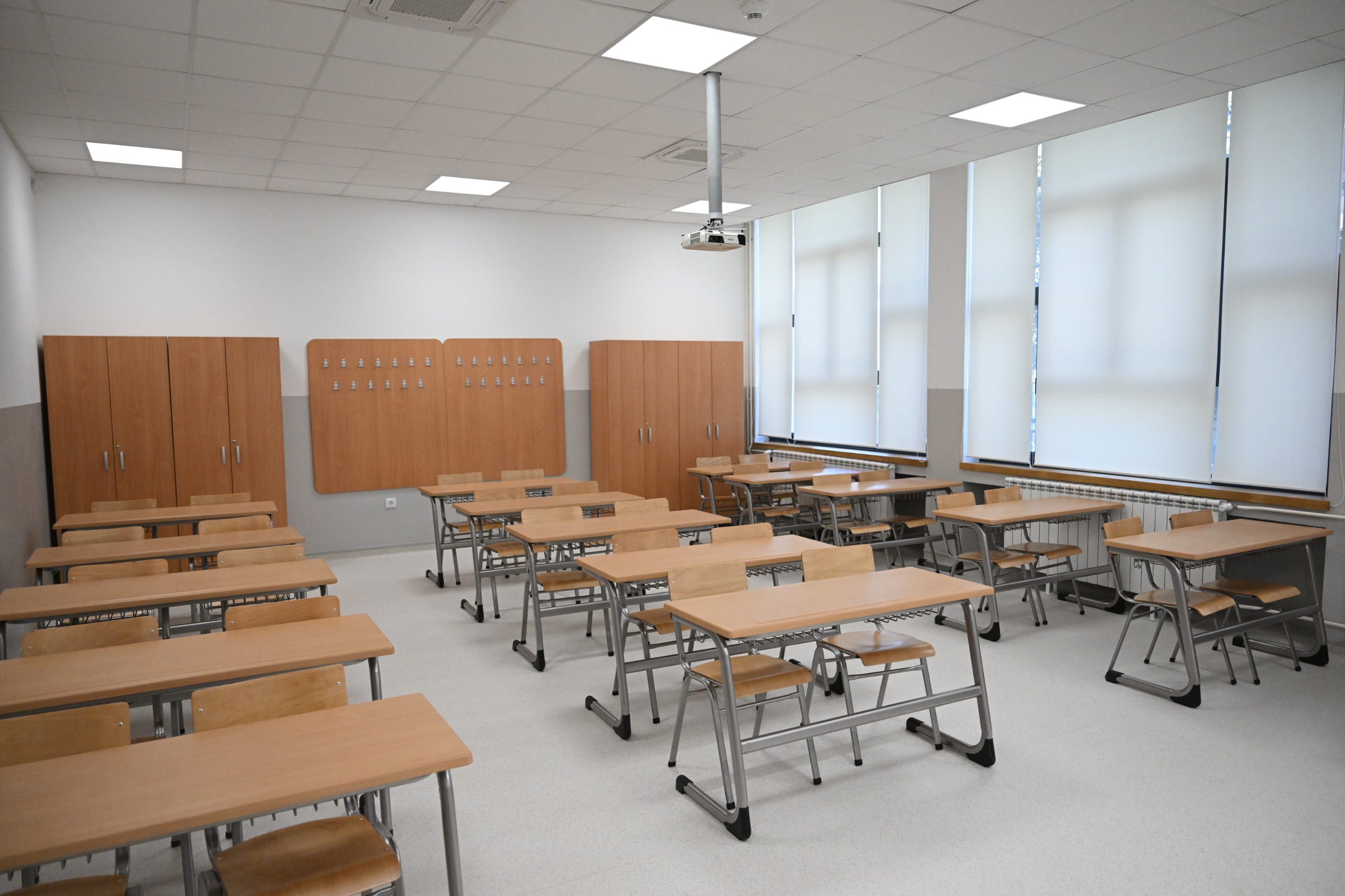 У средњим школама и гимназијама предвиђено 71.614 места