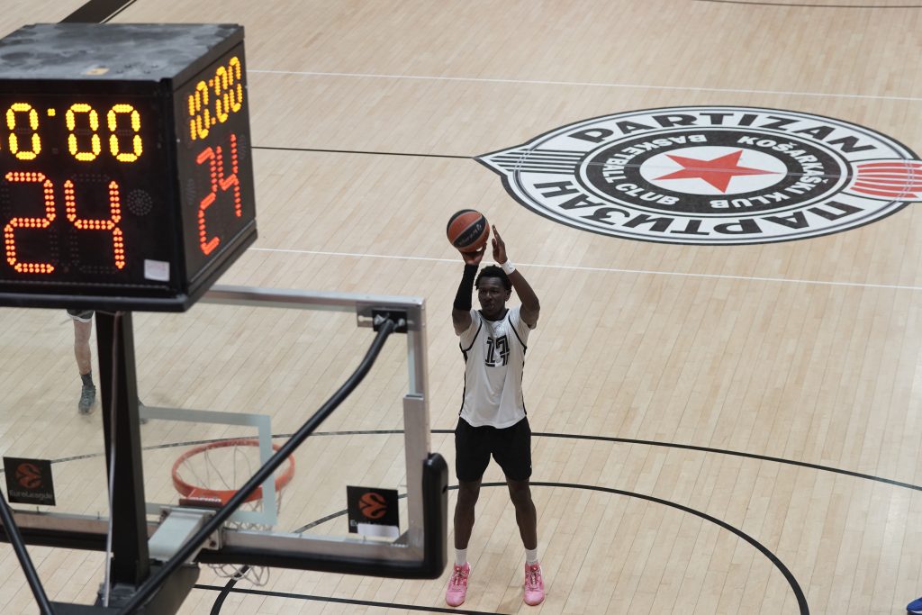 Кошаркаши Партизана вечерас дочекују Дубаи у Евролиги