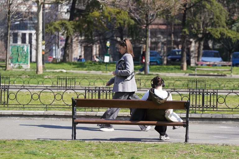 У Србији данас смена облака и сунца, понегде са слабом кишом
