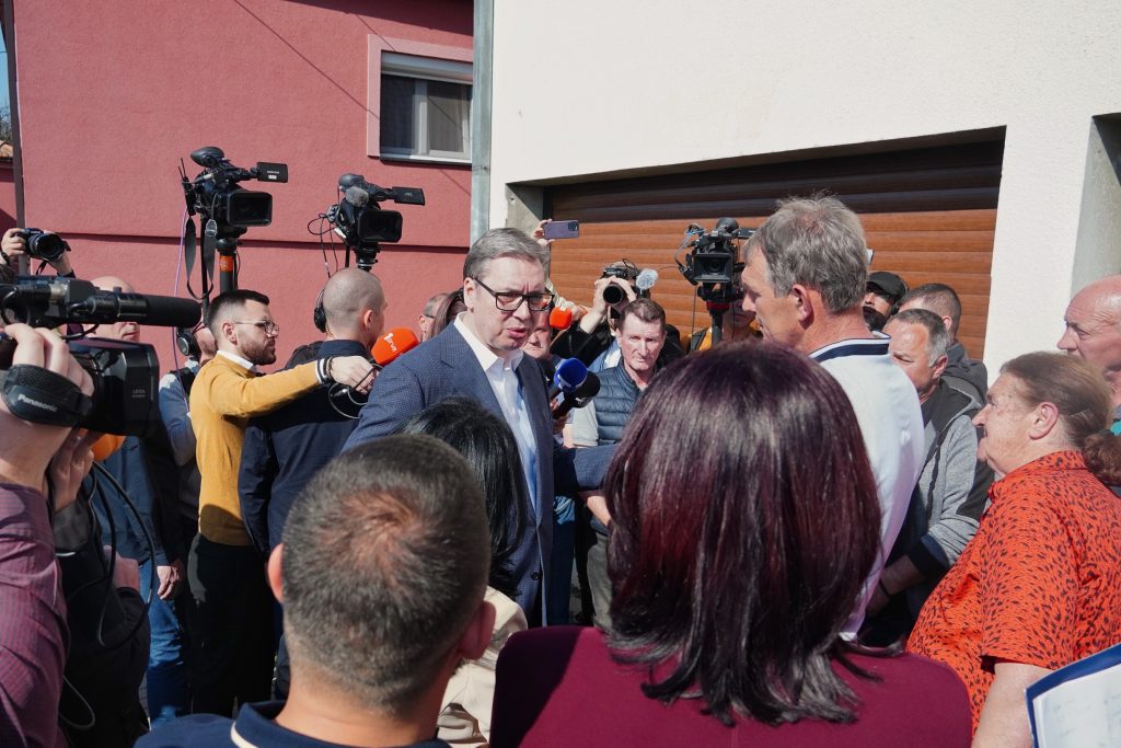 Вучић у обиласку Србије: Да сачувамо државу и породицу