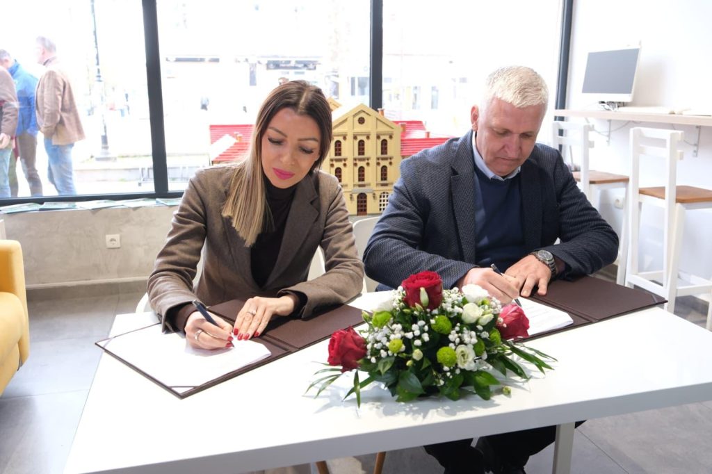 Месаровић потписала уговор за обнову Старог здања