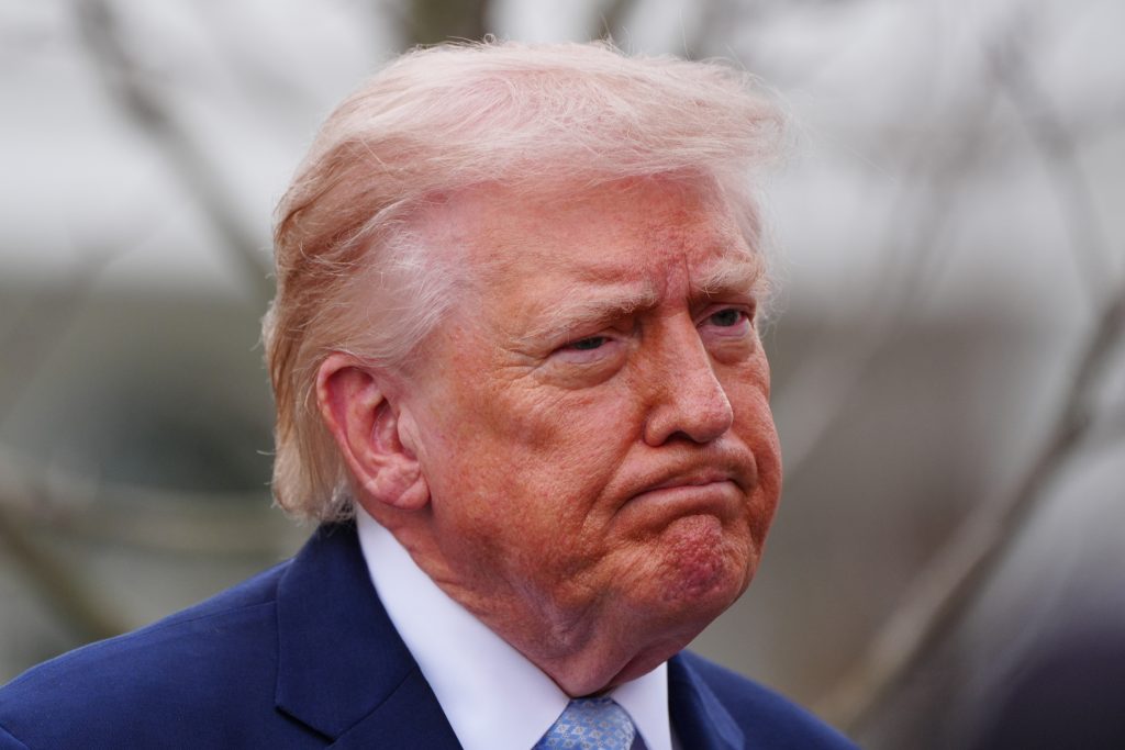 Трампов рејтинг на најнижем нивоу од повратка у Белу кућу