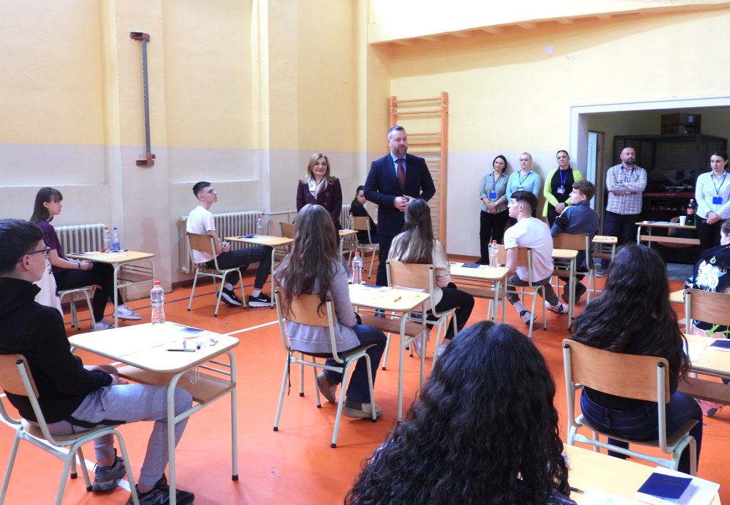 Почео пробни завршни испит у свим основним школама у Србији