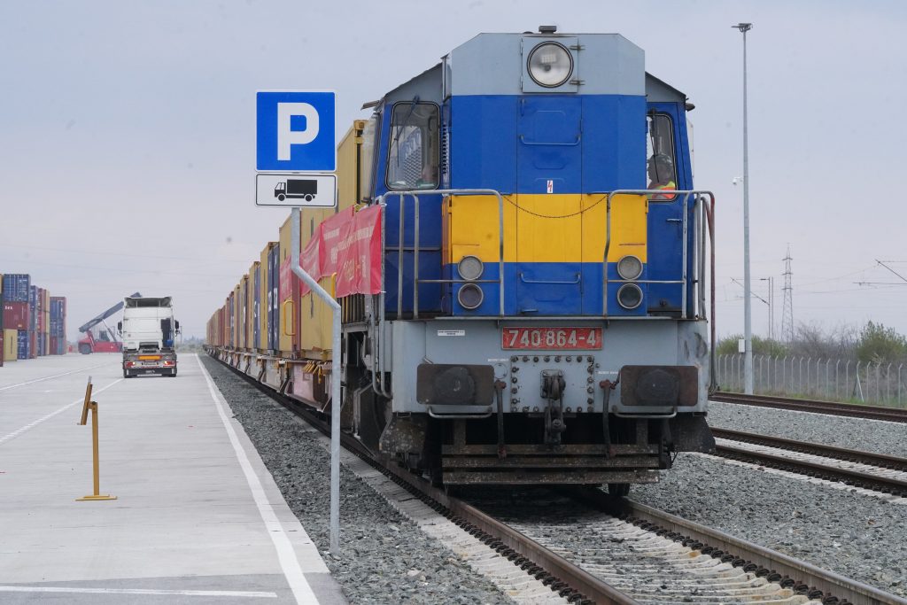 Воз из Батајнице са српским производима кренуо пут Кине