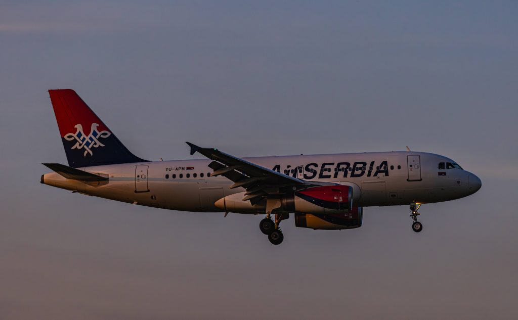 Авион Ер Србије са 267 путника полетео из Дубаија