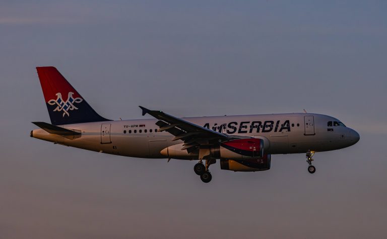 Авион Ер Србије са 267 путника полетео из Дубаија
