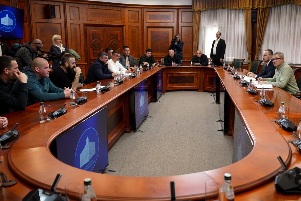 Пољопривредници који протестују на састанку у Влади