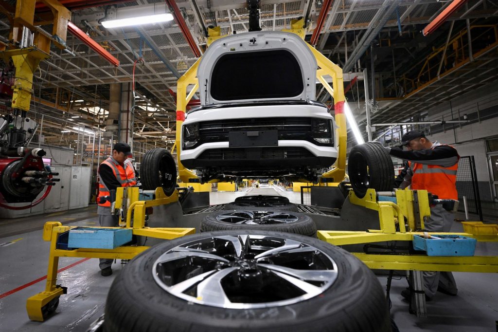 Рено планира укидање 15-20% инжењерских позиција због јаке конкуренције из Кине