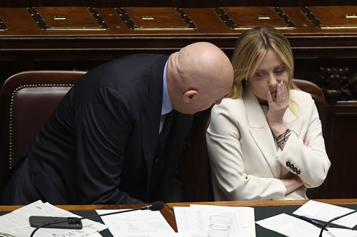 Мелони у центру пажње због селфија са припадником мафије