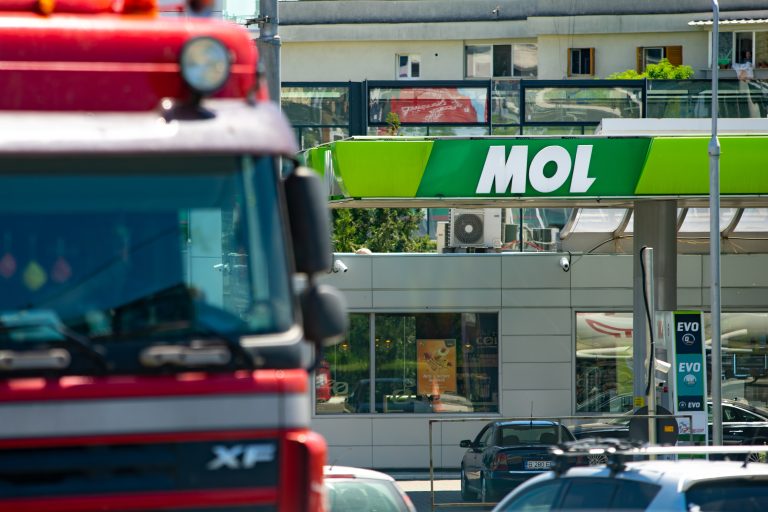 МОЛ добио још две недеље за куповину руског удела у НИС-у