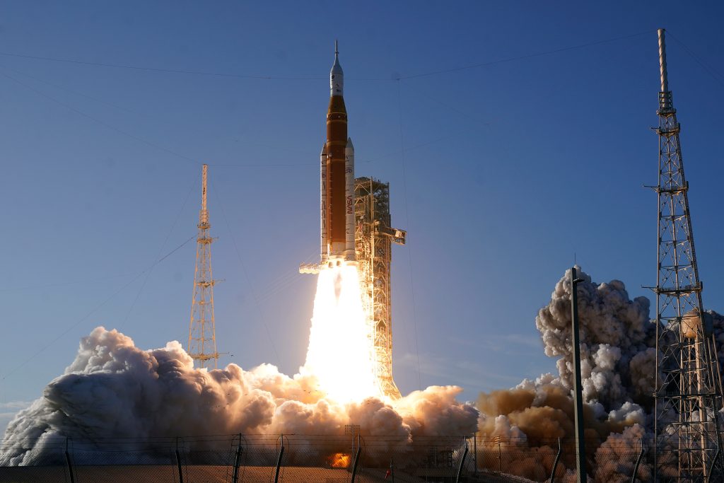 НАСА послала астронауте ка Месецу после више од 50 година