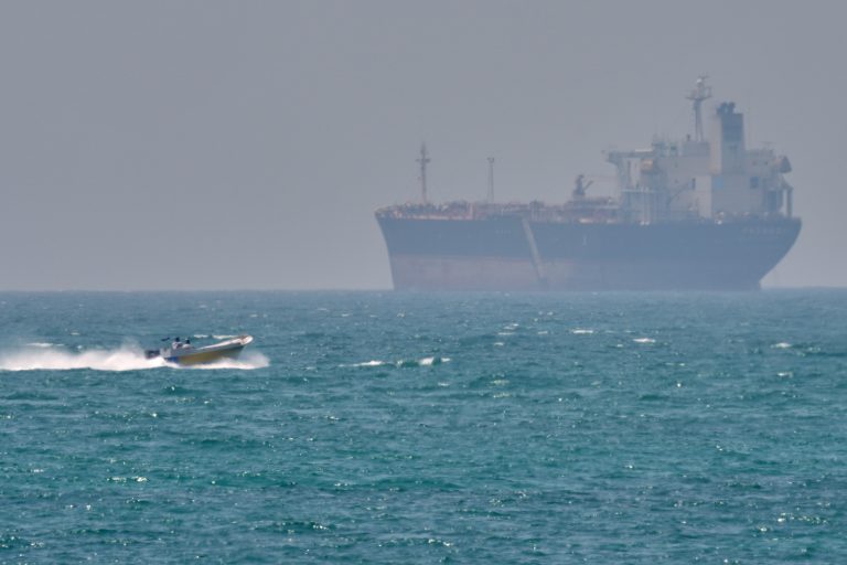 Амерички сенатор: Статус кво у Ормуском мореузу нам свима штети