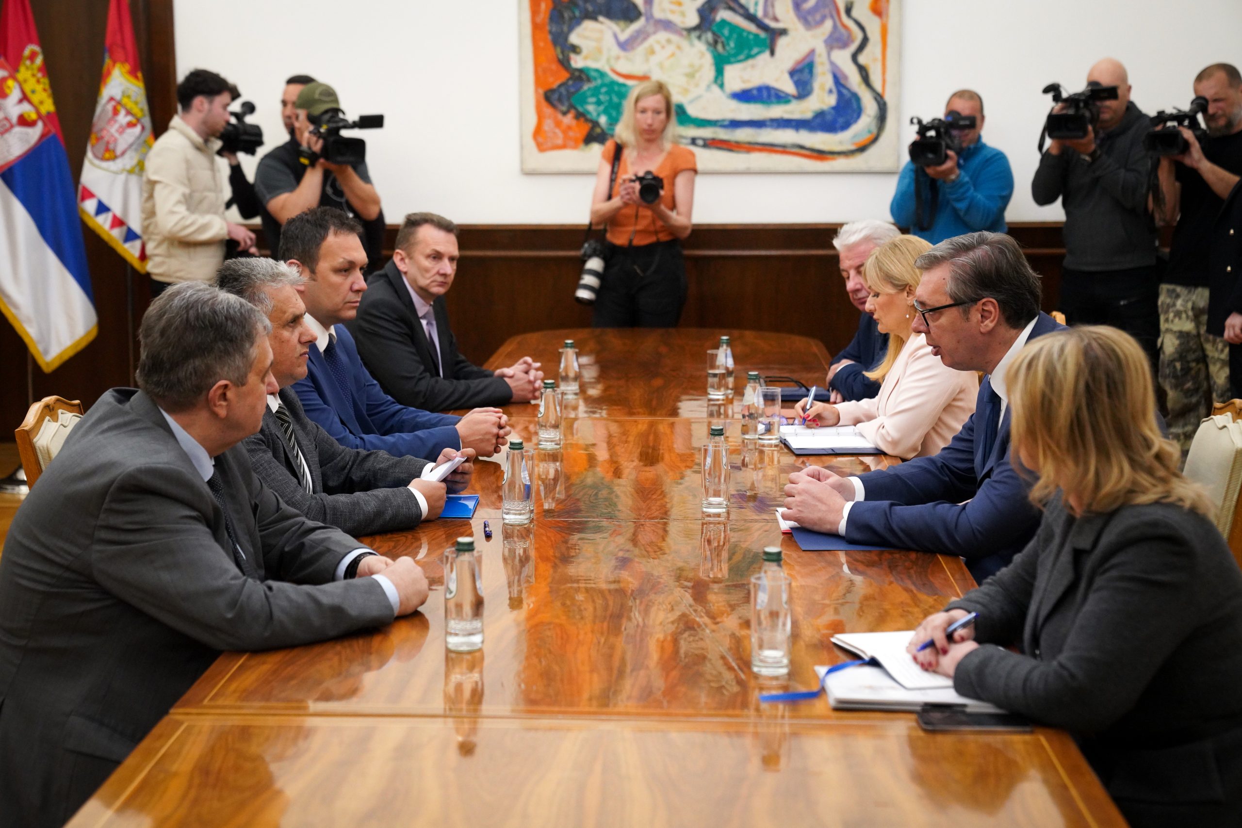 Завршене консултације Вучића са представницима Уједињене сељачке странке