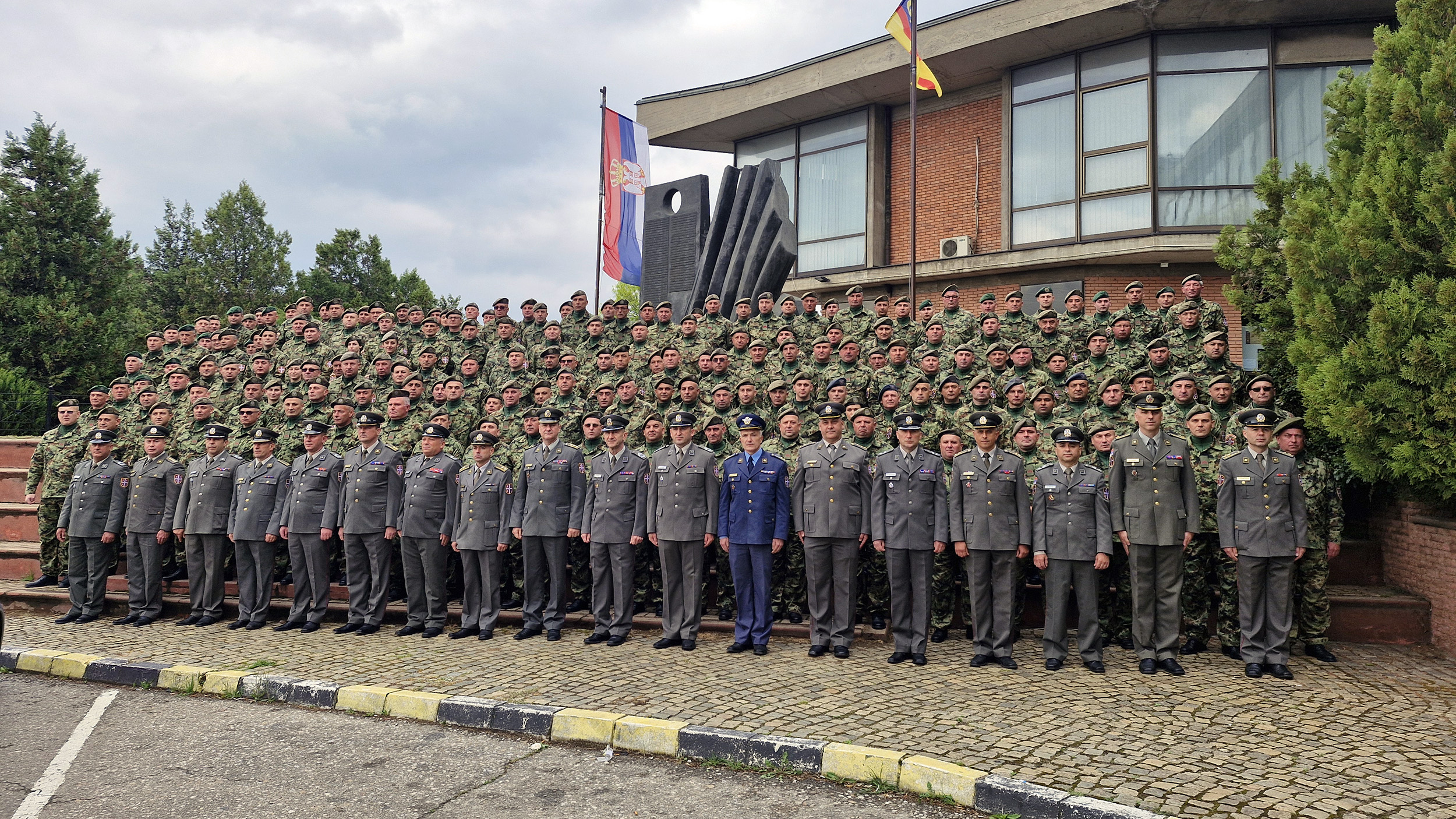 Првих хиљаду војника променило статус у служби