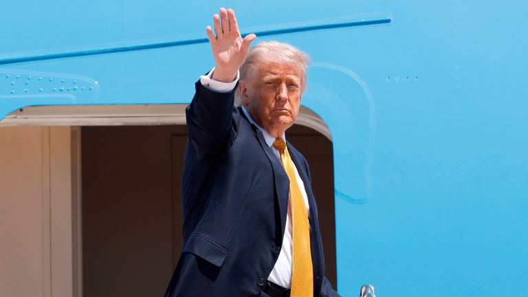 Трамп разматра војне акције на Иран