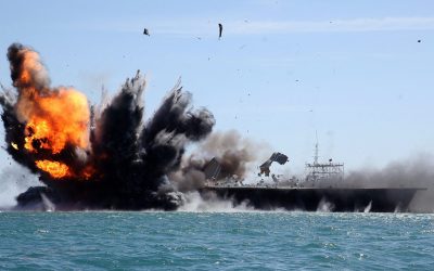 Гађање брода током војне вежбе у Хормуском заливу