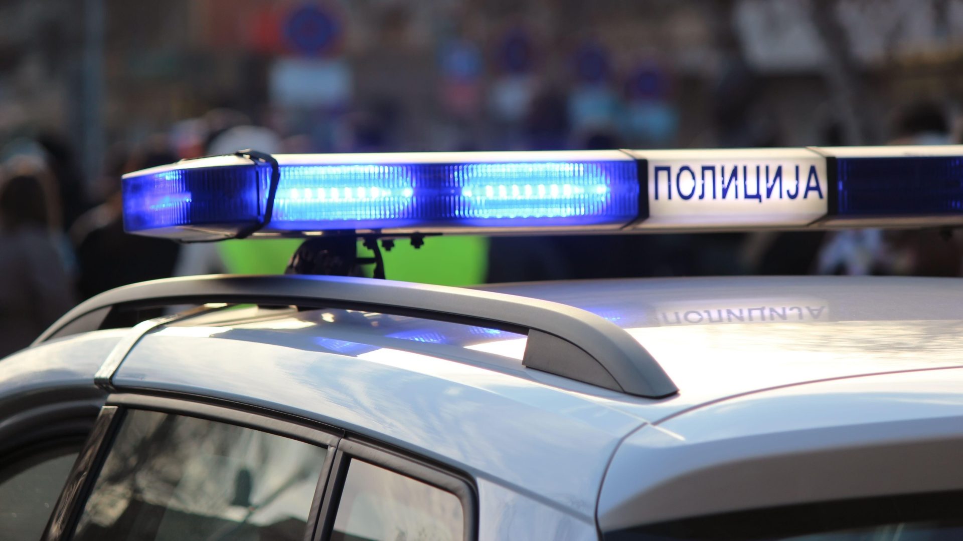 Возило полиције Србије на терену