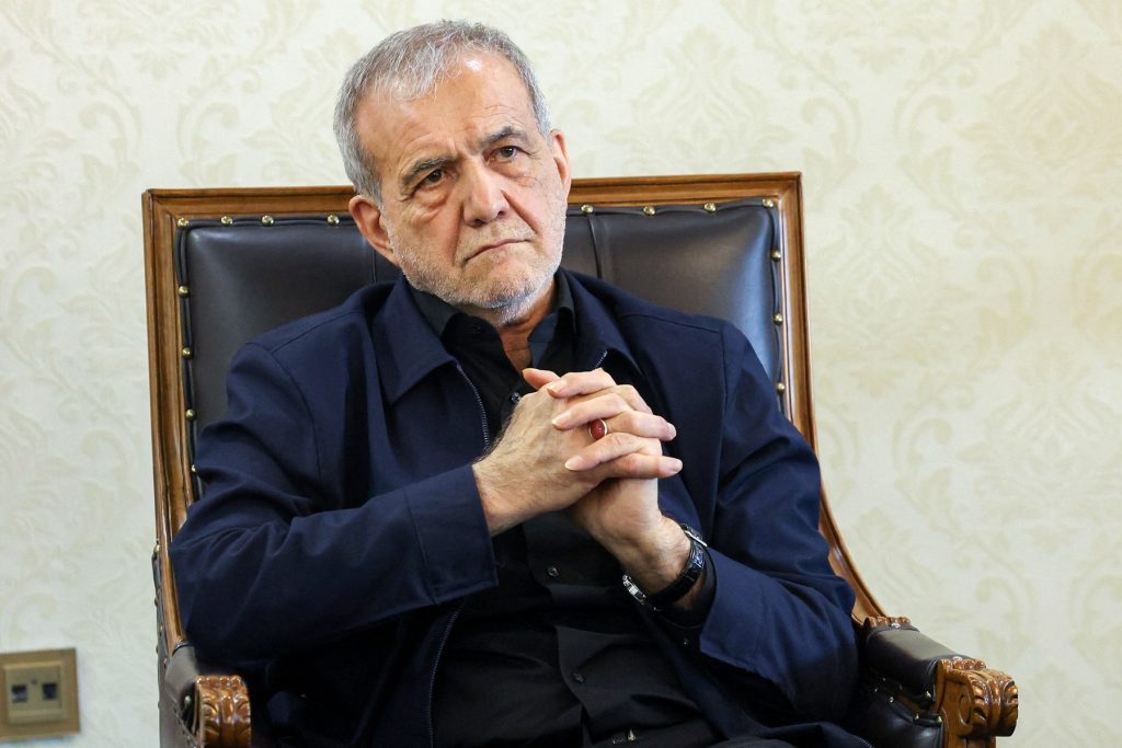 Пезешкијан послао писану оставку Моџтаби Хамнеију због јачања утицаја ИРГЦ