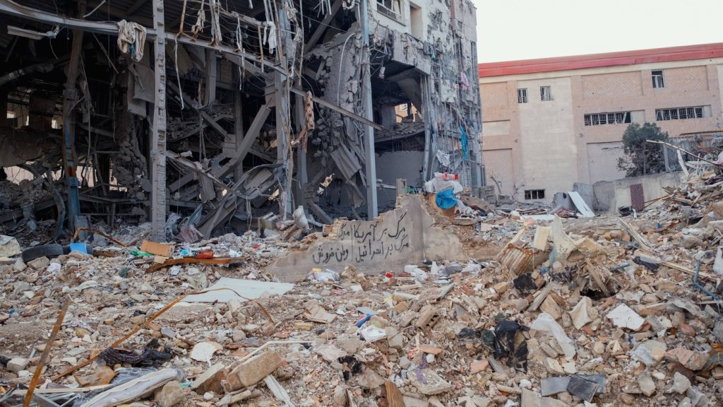 Примирје као да није на снази: САД покренуле нове нападе на војне локације и дронове у Ирану