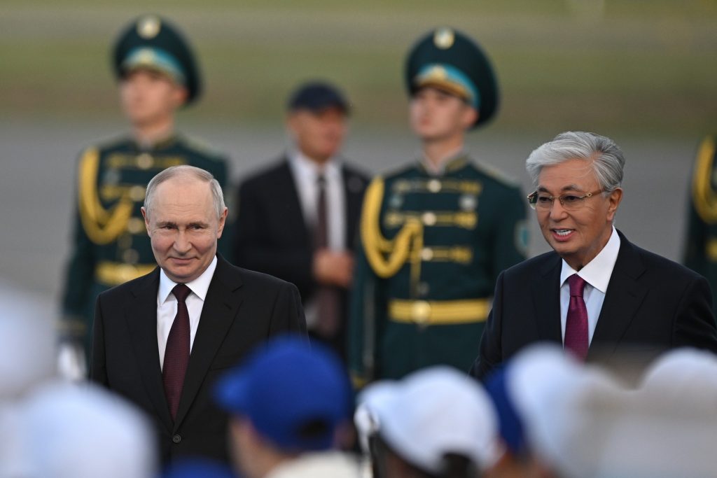 Путин стигао у државну посету Казахстану, дочекао га председник Токајев
