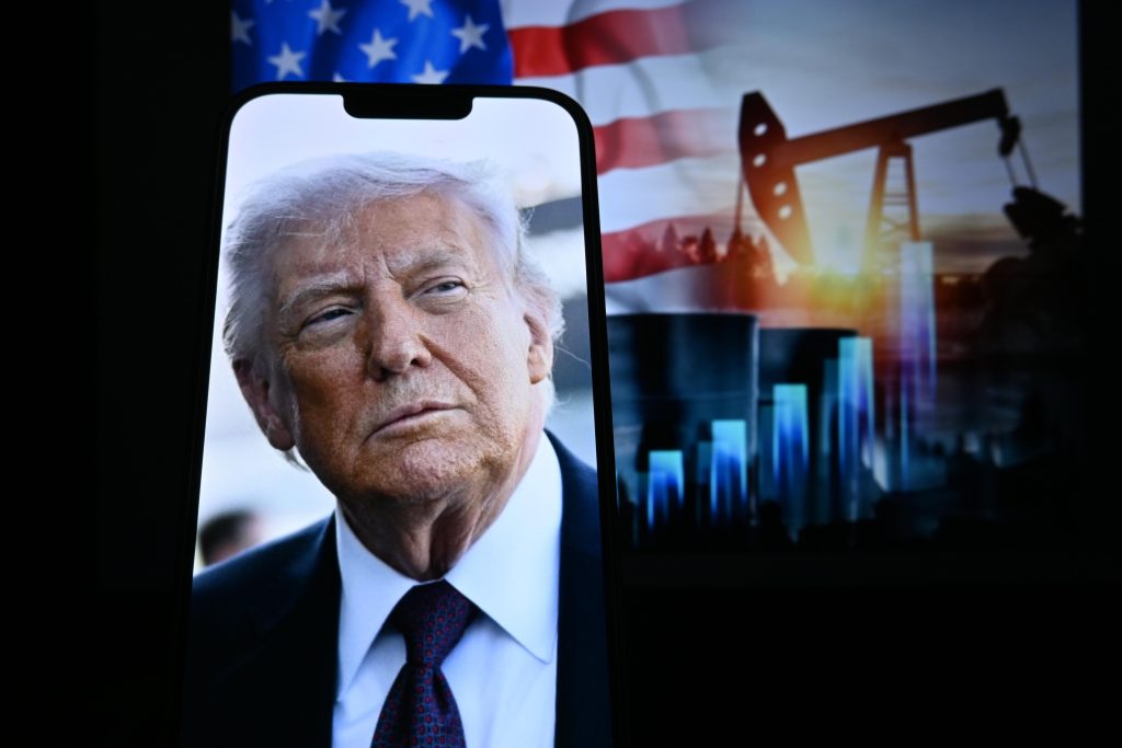 Трампова администрација разматра укидање пореза на гориво