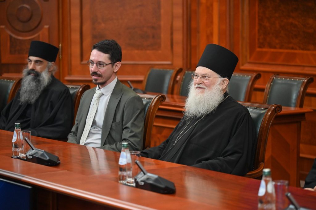 Архимандрит Јефрем током састанка са Ненадом Поповићем
