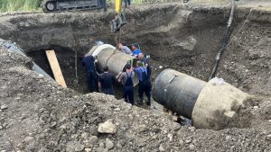Радници поправљају квар на водосистему Рзав