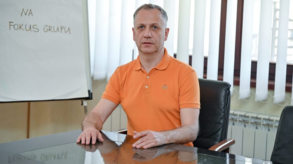 Владимир Пејић, директор агенције Фактор плус, на радном месту
