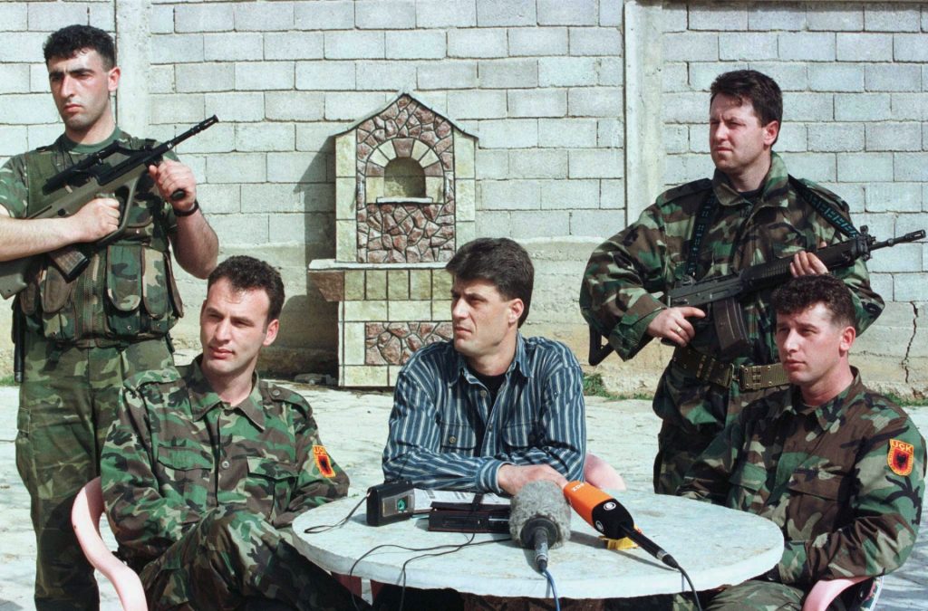 Припадници терористичке ОВК на конференцији за медије 1999. године у селу Драгобиље