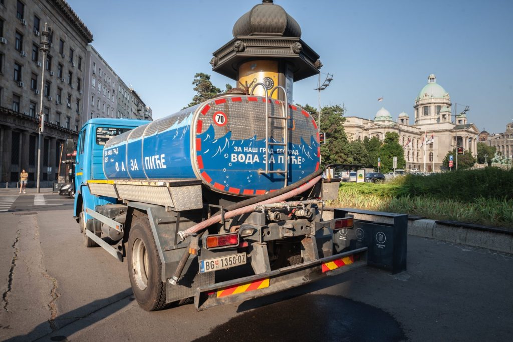Цистерна са водом за пиће смештена у центру Београда