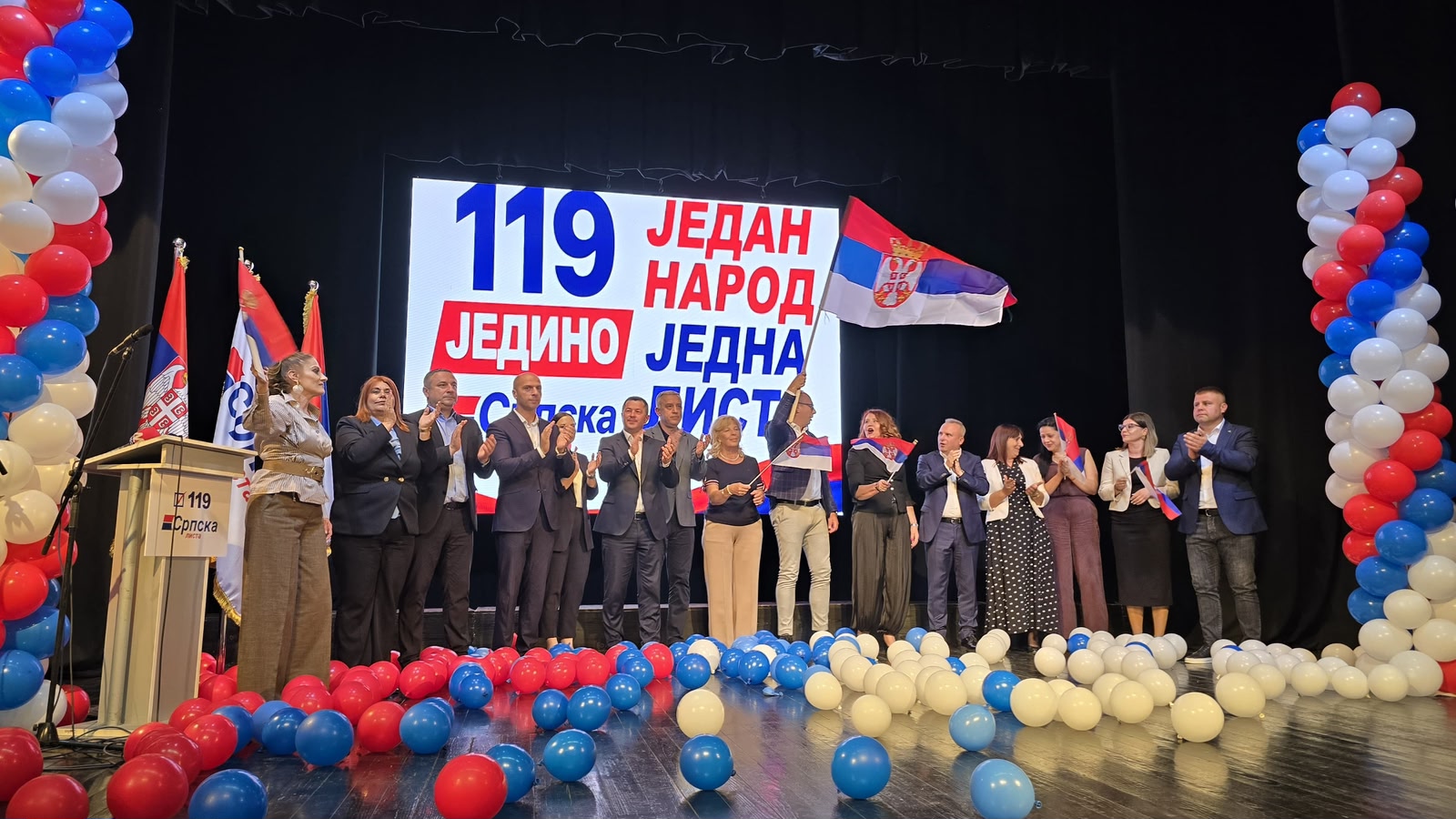 Српска листа, односно њени чланови и присталице, прослављају добар резултат на изборима