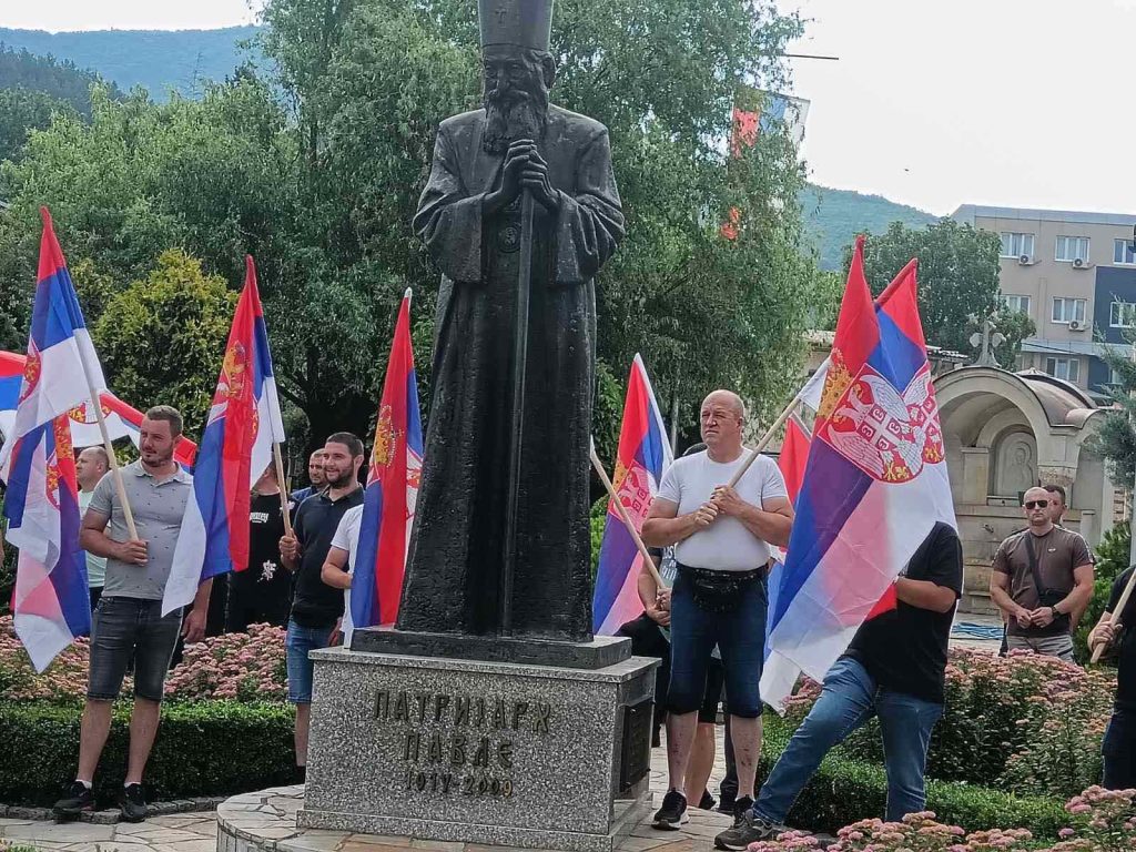 Grupa Srba sa Kosmeta krenula put Kraljeva da podrže politiku predsednika Vučića