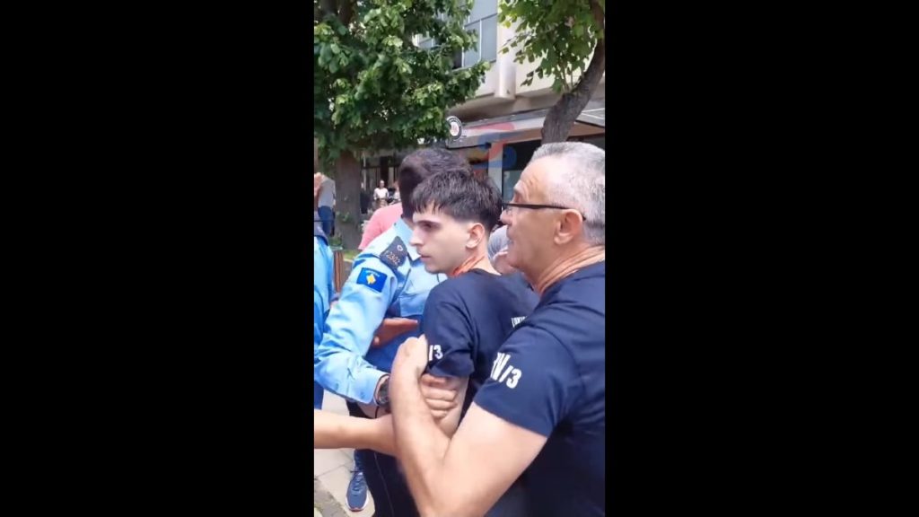 Привођење матуранта српске националности од стране Куртијеве полиције