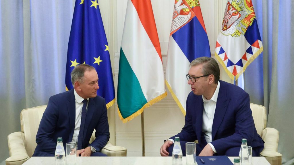 Вучић примио амбасадора Мађарске Јожефа Мађара у опроштајну посету
