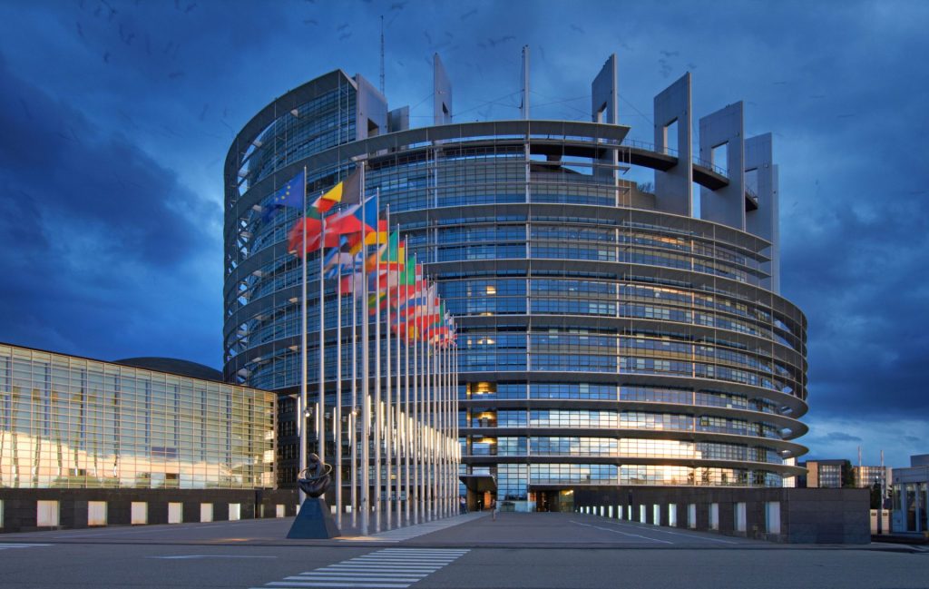 Зграда Европског парламента у Стразбуру у сутон